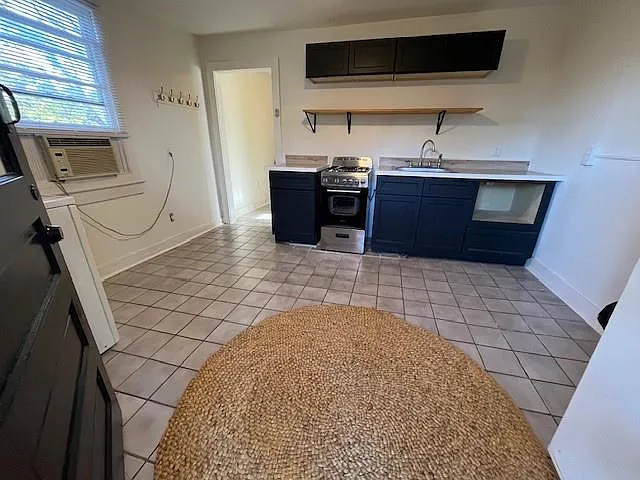 1 bed, 1.0 bath, 600 sqft, $1,300 — Photo 2