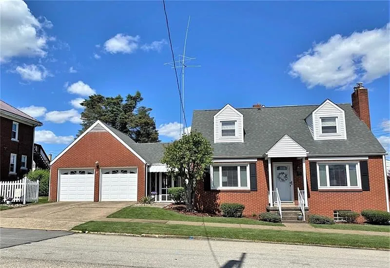 635 Green St photo 1