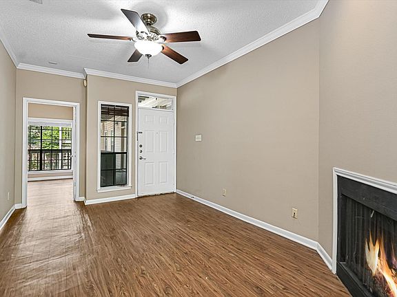 2nd image of 715 W 22nd 1/2 St APT 204
