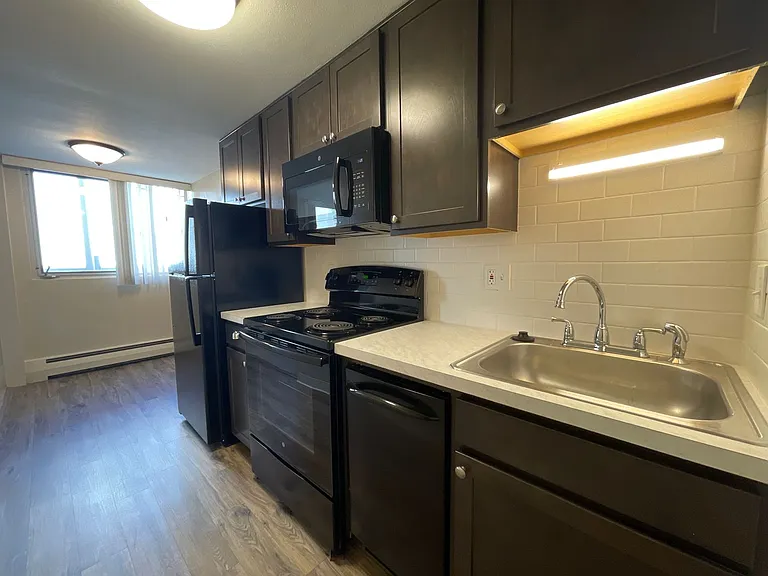 Executive Apartments — Photo 11