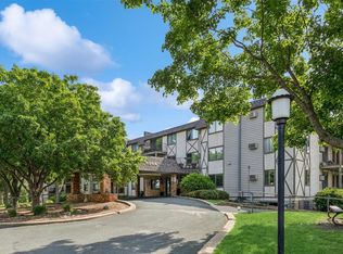 1304 W Medicine Lake Dr APT 112, Minneapolis, MN 55441
