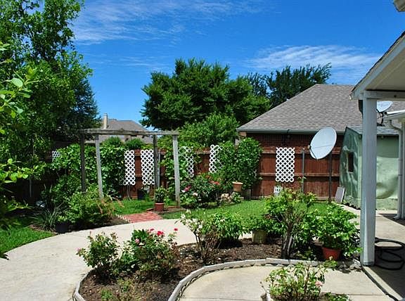 2nd image of 1521 Bosque Dr