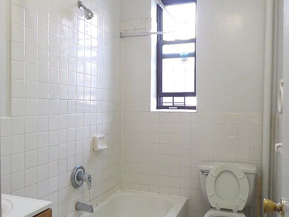 4th image of 121 Parkside Ave APT 22
