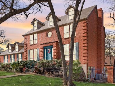 2301 Hollyhill Ln, Denton, TX, 76205