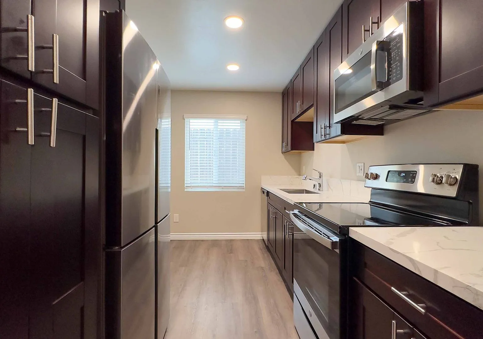 Foothill Manor — Photo 3