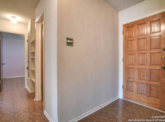 4th image of 4727 Casa Manana St
