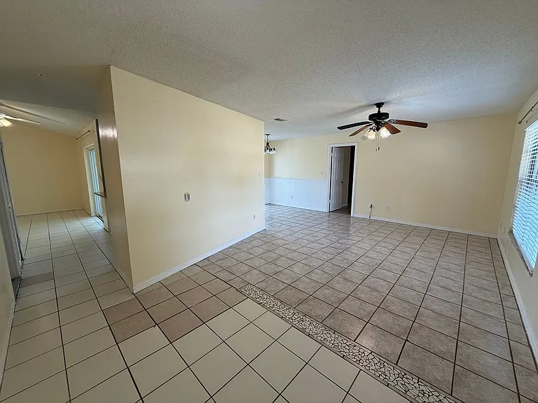 4712 Dandelion Dr — Photo 32