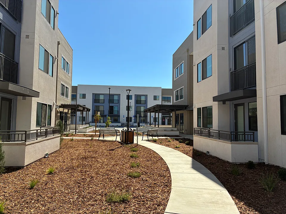 Building Photo 2