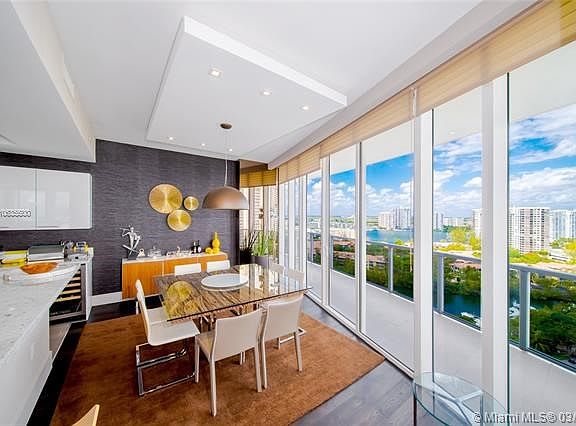 4th image of 4100 Island Blvd Unit 1404