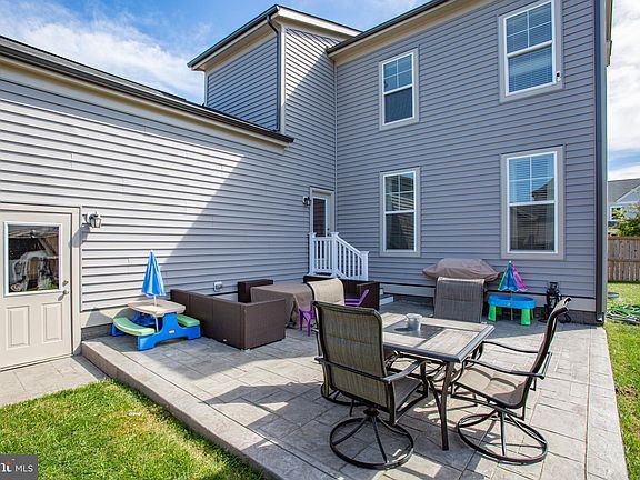 3rd image of 109 Rosemary Ln