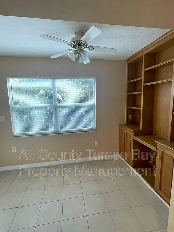 4 bed, 1.0 bath, $1,800 — Photo 4