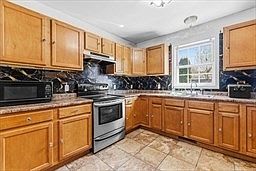 4th image of 563 Woodman St