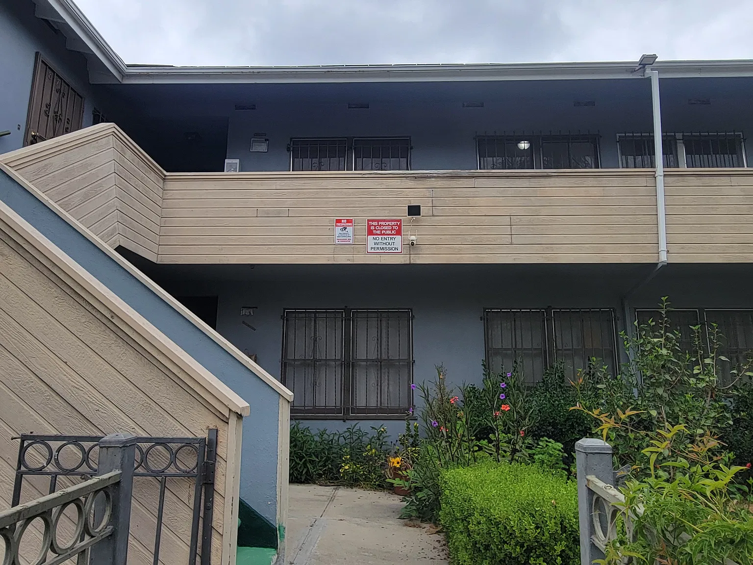 871 N Hoover St — Photo 1