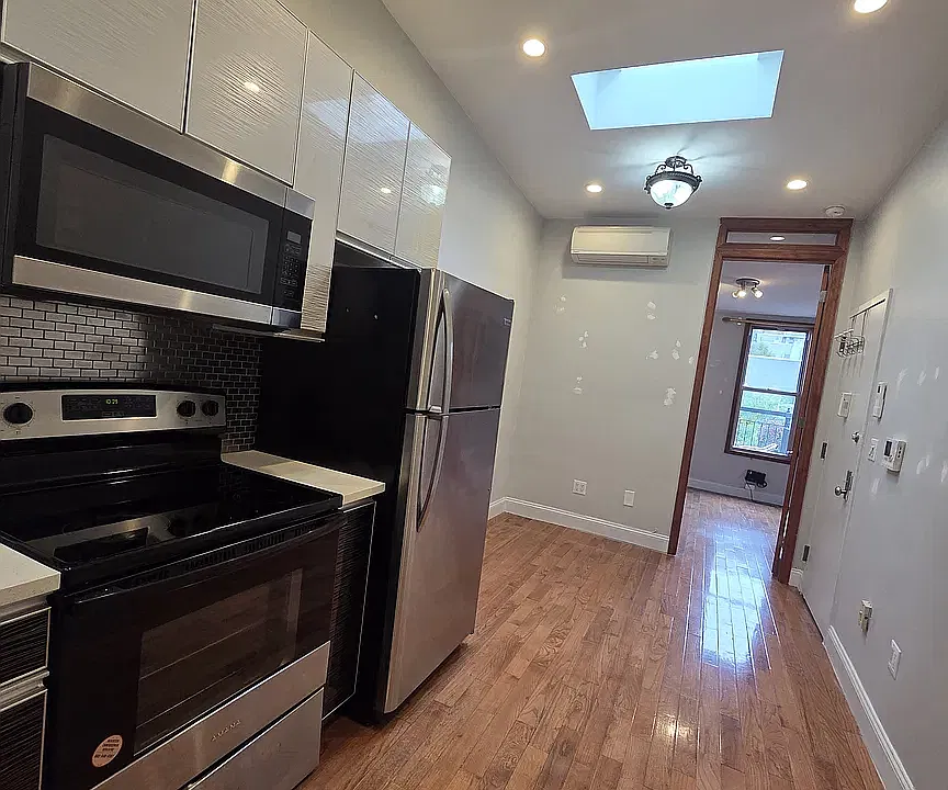 28 Scholes St #3L
