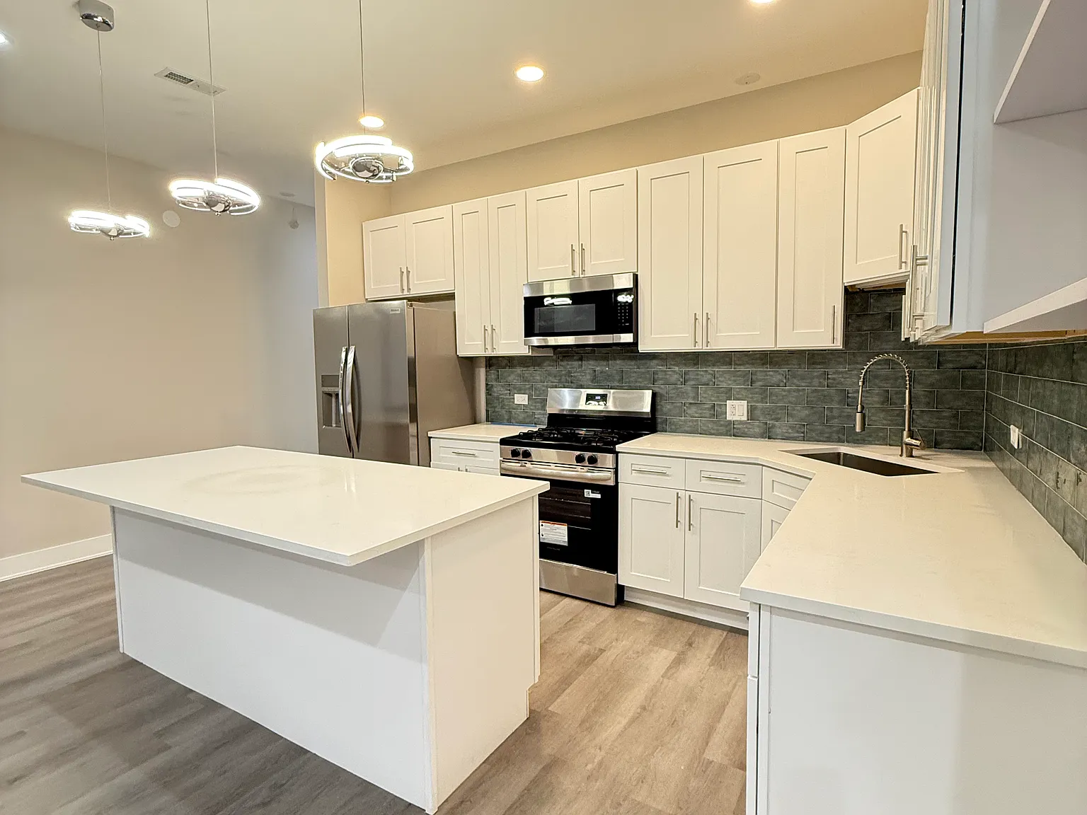 2 bed, $2,600 — Photo 1