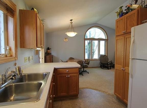 5th image of 502 Buffalo Hills Ln E