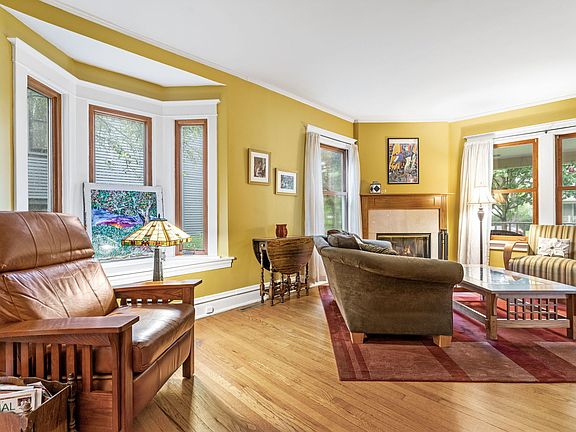 5th image of 220 S Harvey Ave