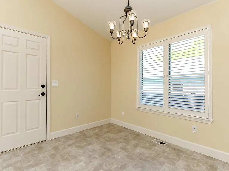1861 Palisade Blvd — Photo 28
