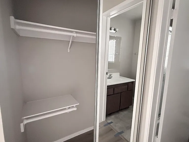 270 W Elmwood Ave #G — Photo 6