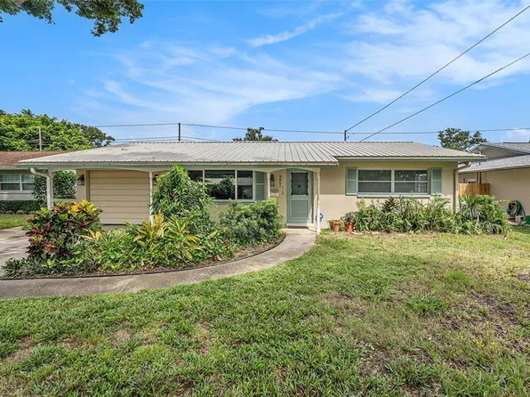 4401 56th St N, Kenneth City, FL 33709