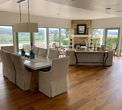 entry living/dining area