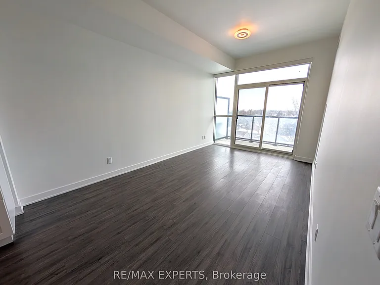 681 Yonge St #527 — Photo 8