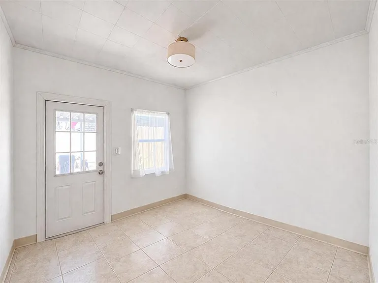 403 E Johnson Ave — Photo 7