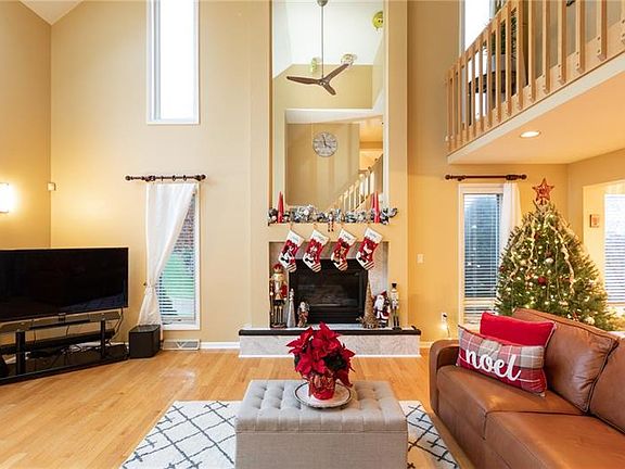 5th image of 1637 Royal Oak Dr