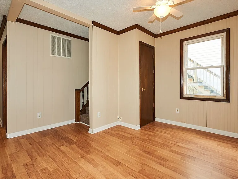 2415 N Hillcrest Dr #B — Photo 3