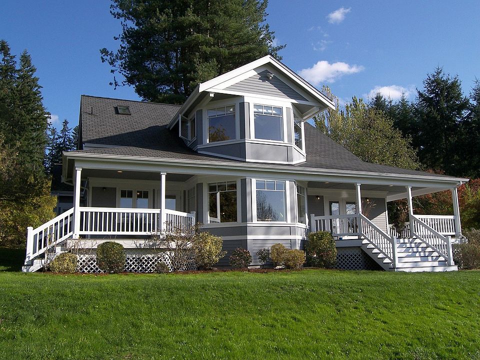 Modern Craftsman Farmhouse with Wrap-around Porch