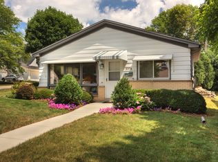 3374 N 98th St, Milwaukee, WI 53222