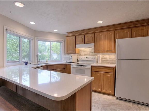 4th image of 1844 S 138th St