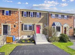 7181 Lake Cove Dr, Alexandria, VA 22315
