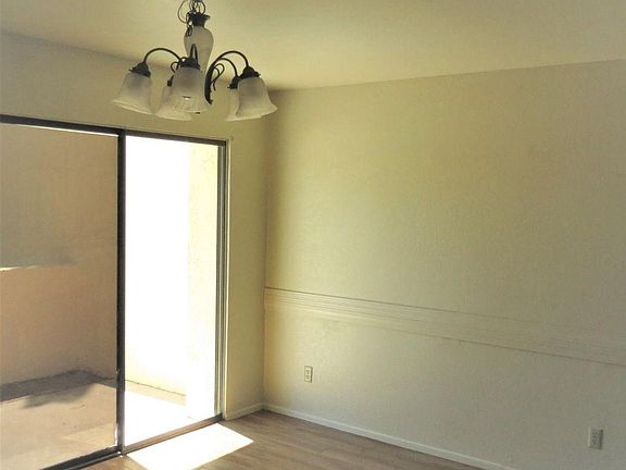 5th image of 650 E Camino Lujosa