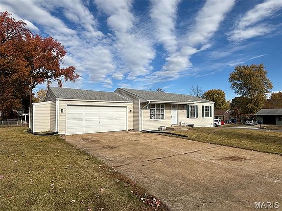 2nd image of 1823 Hudson Rd