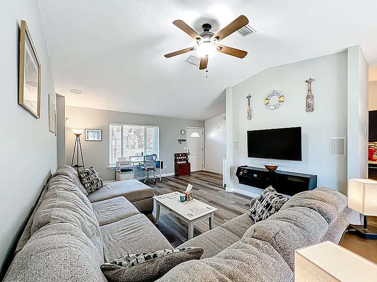 1614 Earlham Ave NW — Photo 8