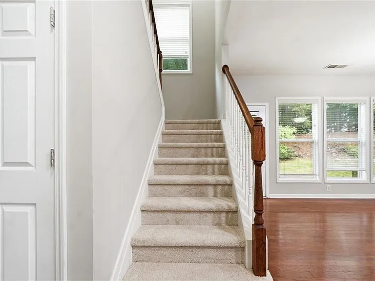 3685 Silver Springs Rd — Photo 16