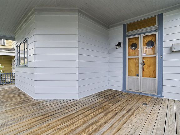 4th image of 153 Comrie Ave