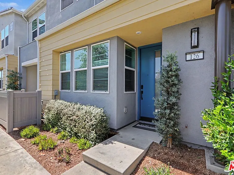 126 Hazel Dr — Photo 17