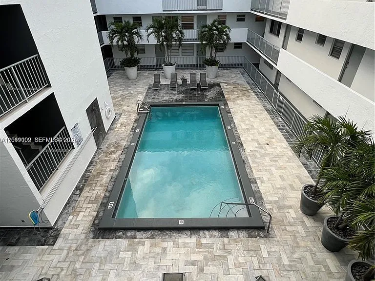 1610 Lenox Ave #409 — Photo 10