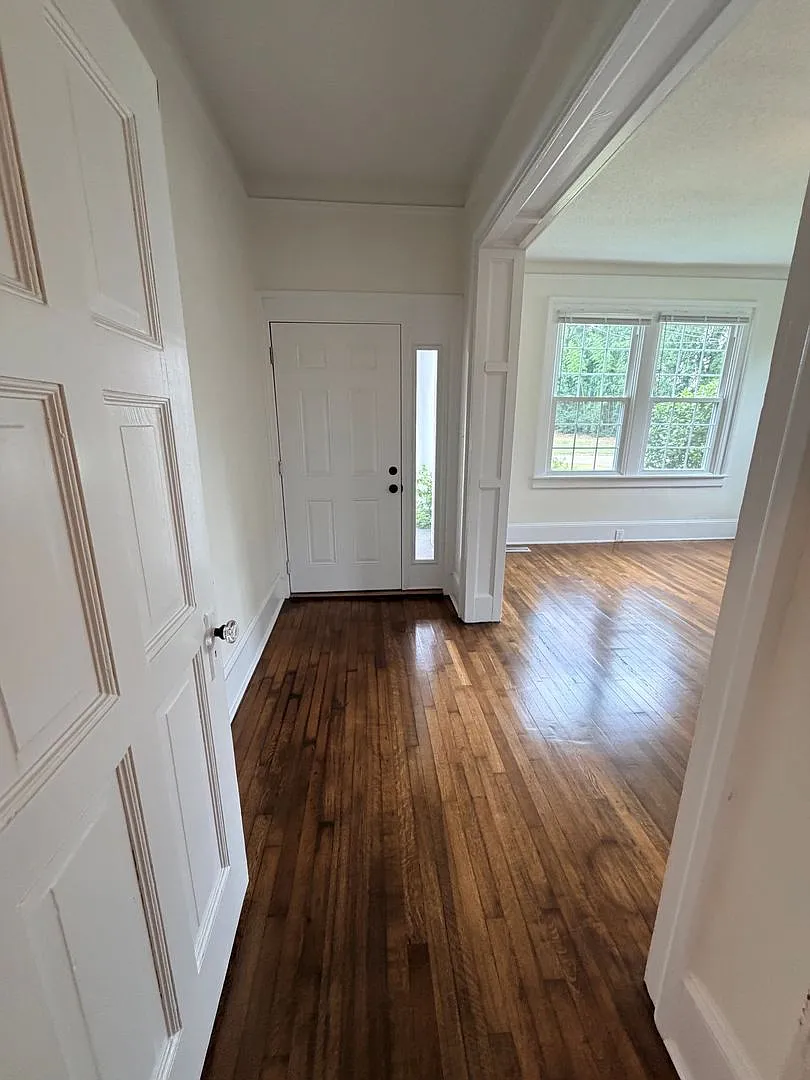 446 Stanley Ave — Photo 4