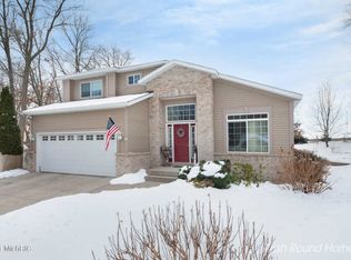 8316 Crestview Dr, Greenville, MI 48838