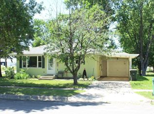 1303 Armstrong Ave N, Glencoe, MN 55336