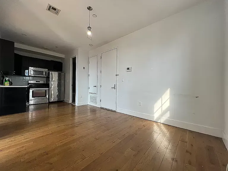 171 Suydam St #4R — Photo 10