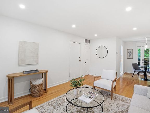 4th image of 2938 S Columbus St APT A2