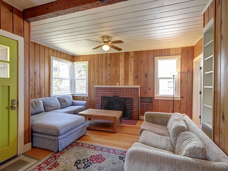 Great lighting, functional fireplace, cozy yet spacious!