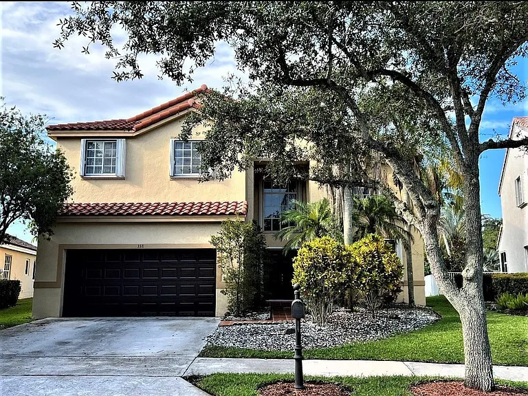 338 Cambridge Dr — Photo 12