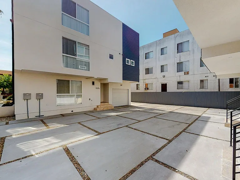 953 1/2 N Mariposa Ave #1/2 — Photo 34