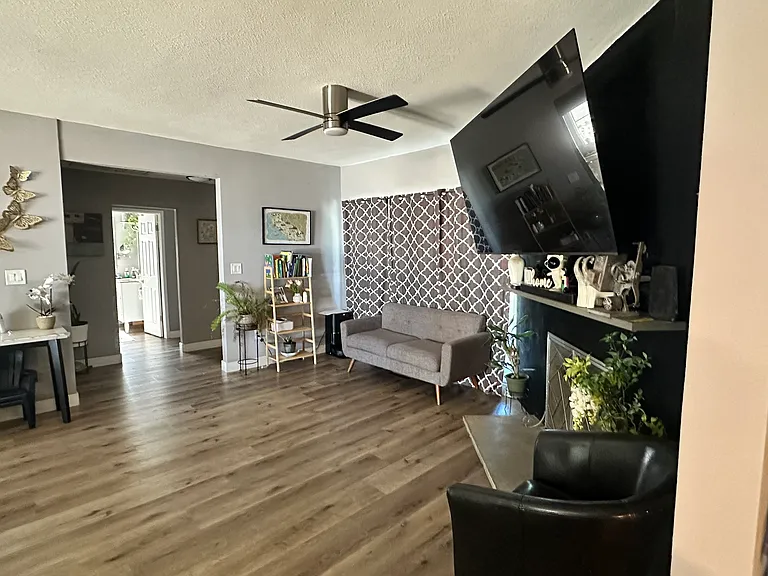 1009 Florence Ave — Photo 14