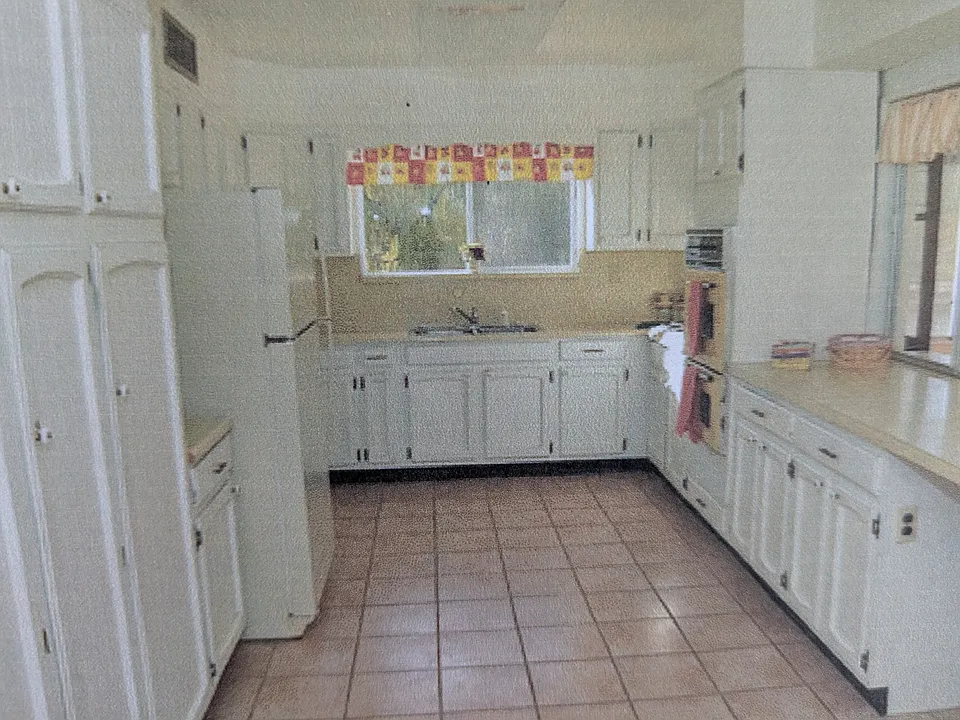 Spacious kitchen with breakfast bar adjoining the formal dining area